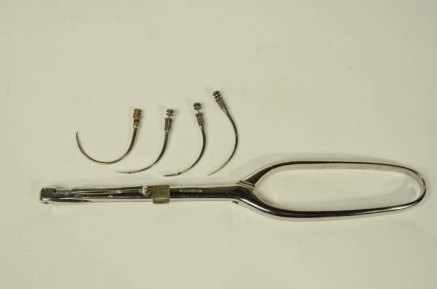 Old medical instruments/8466-Suture Forceps