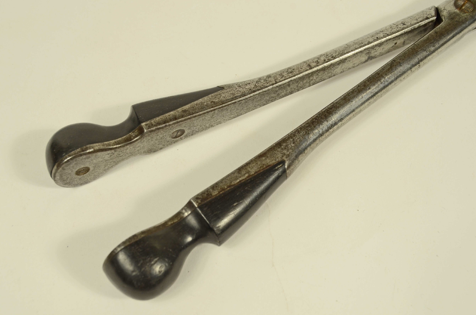 Old medical instruments/8475-Cranioclastic Forceps