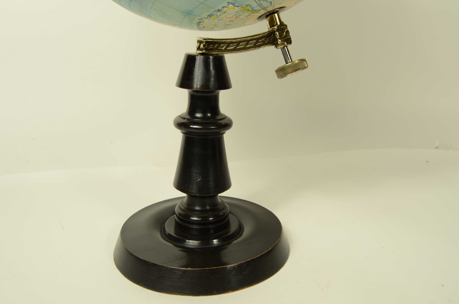 Globi-mappamondi antichi/8485-Globo Terrestre