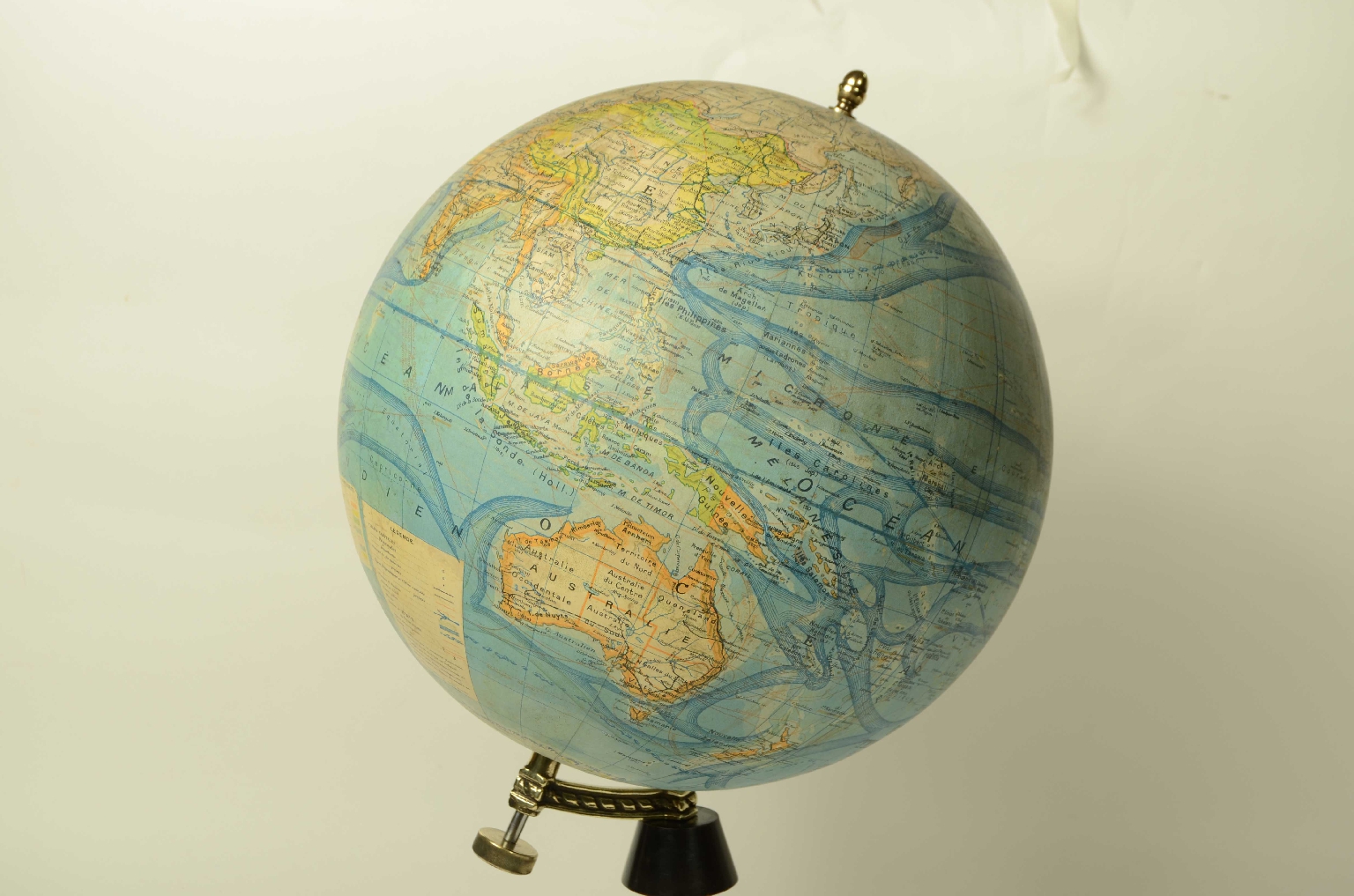 Antique globes-world maps/8485-Terrestrial Globe