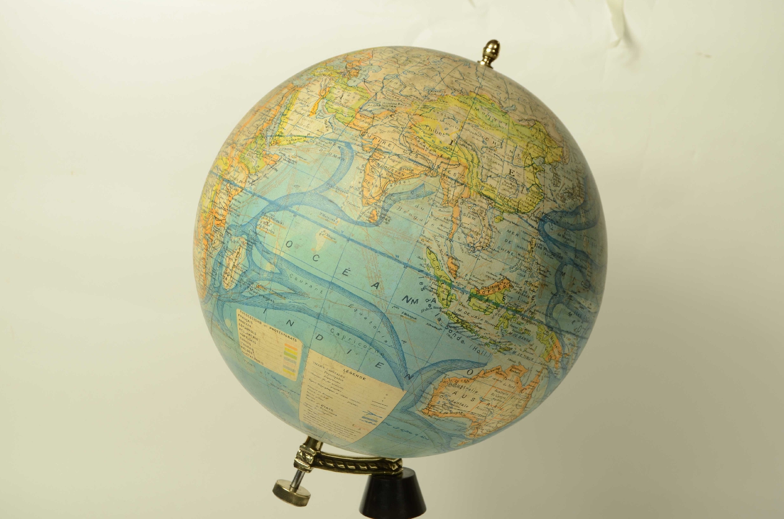 Antique globes-world maps/8485-Terrestrial Globe