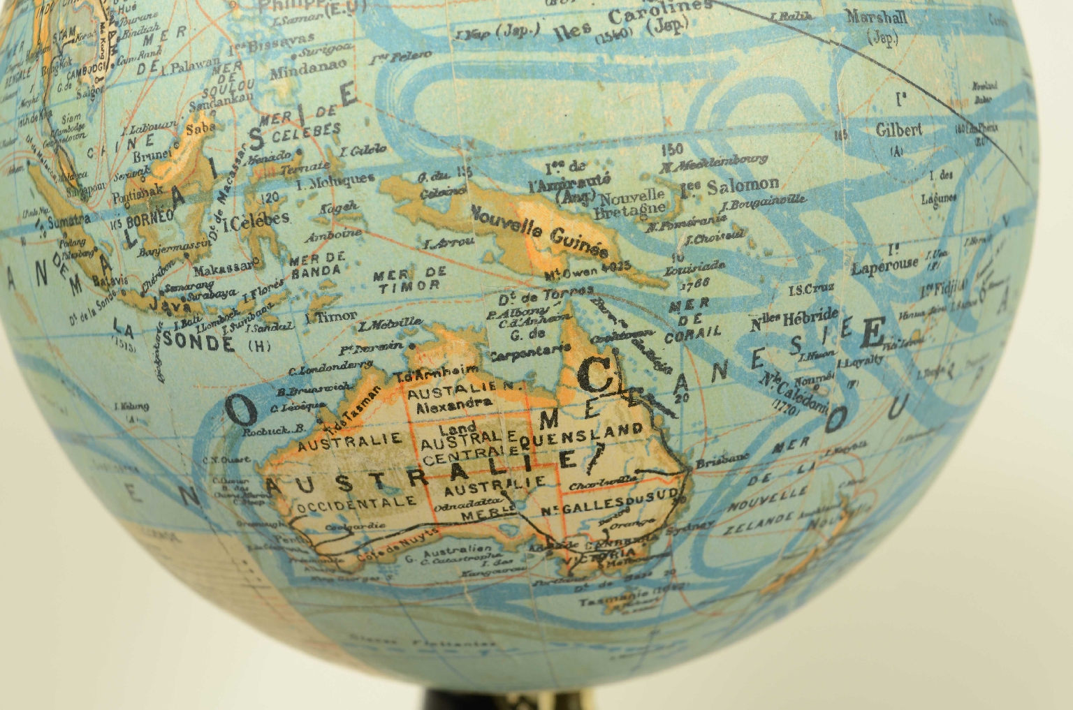 Antique globes-world maps/8560-Terrestrial Globe