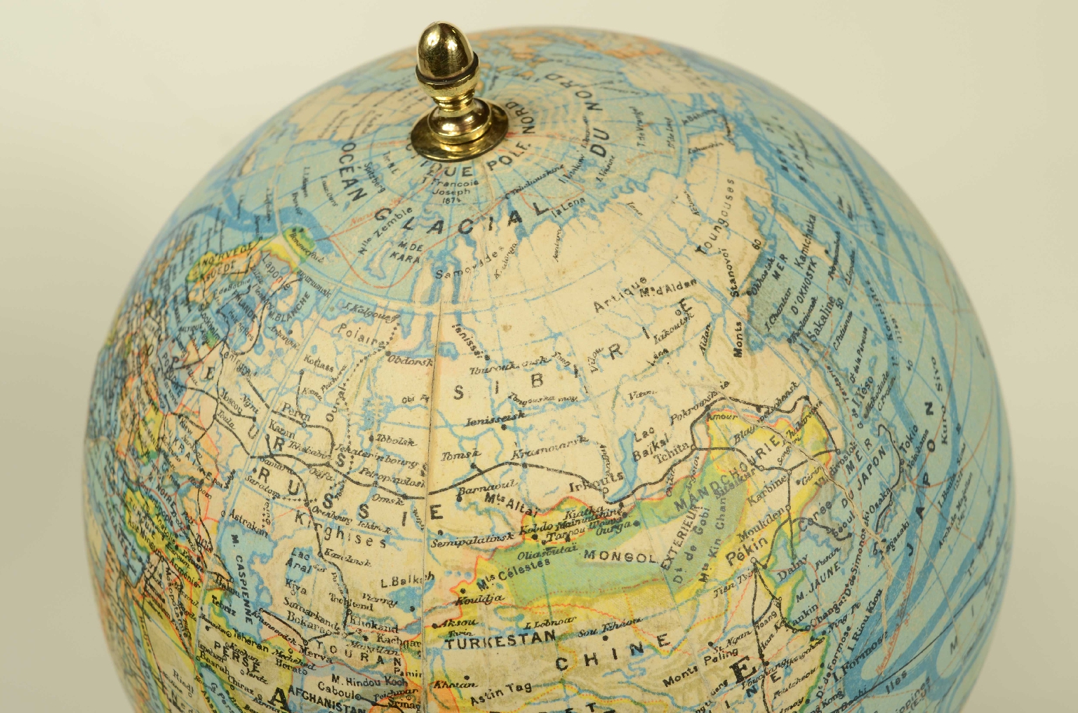 Antique globes-world maps/8560-Terrestrial Globe