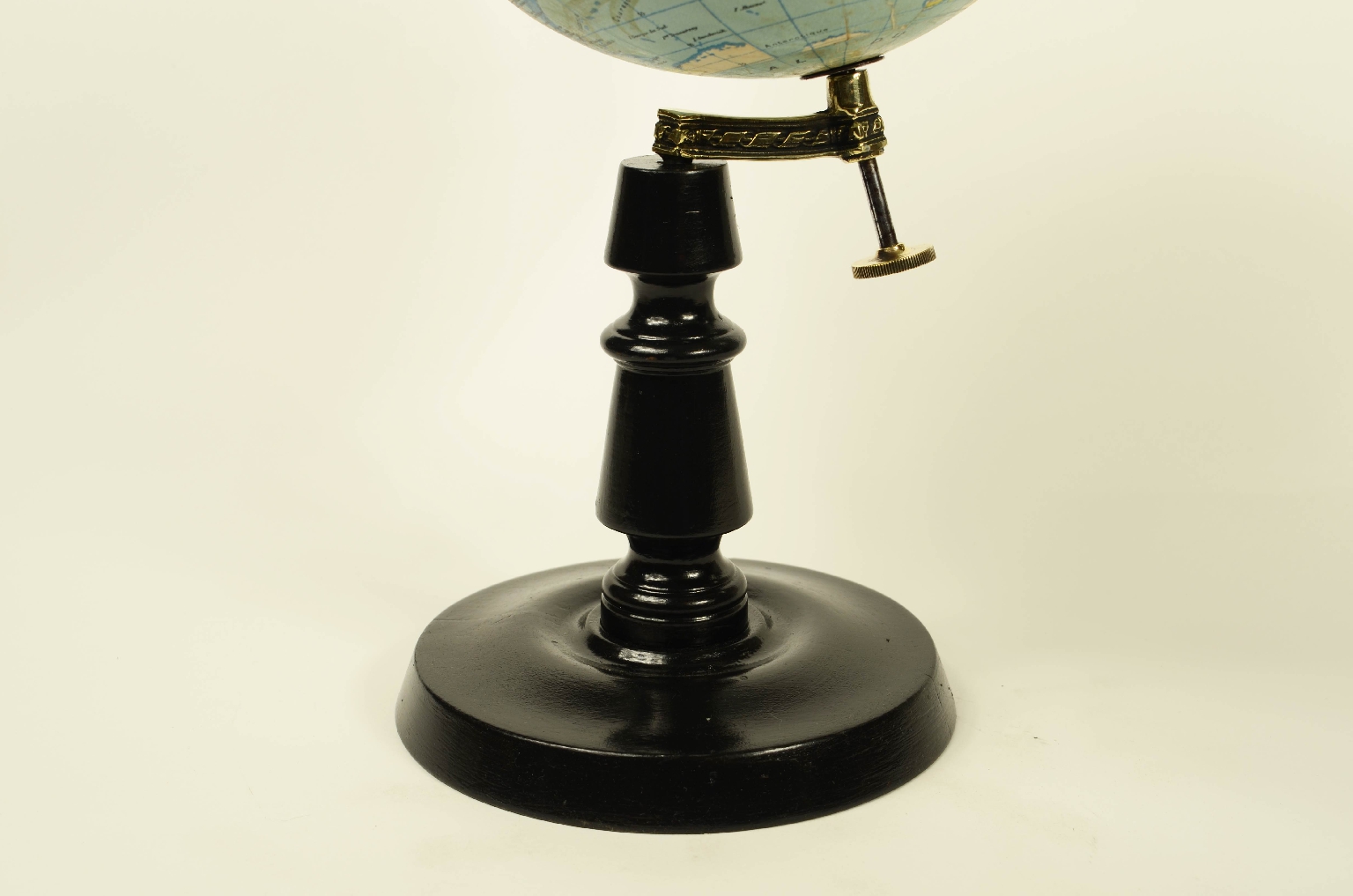 Antique globes-world maps/8560-Terrestrial Globe