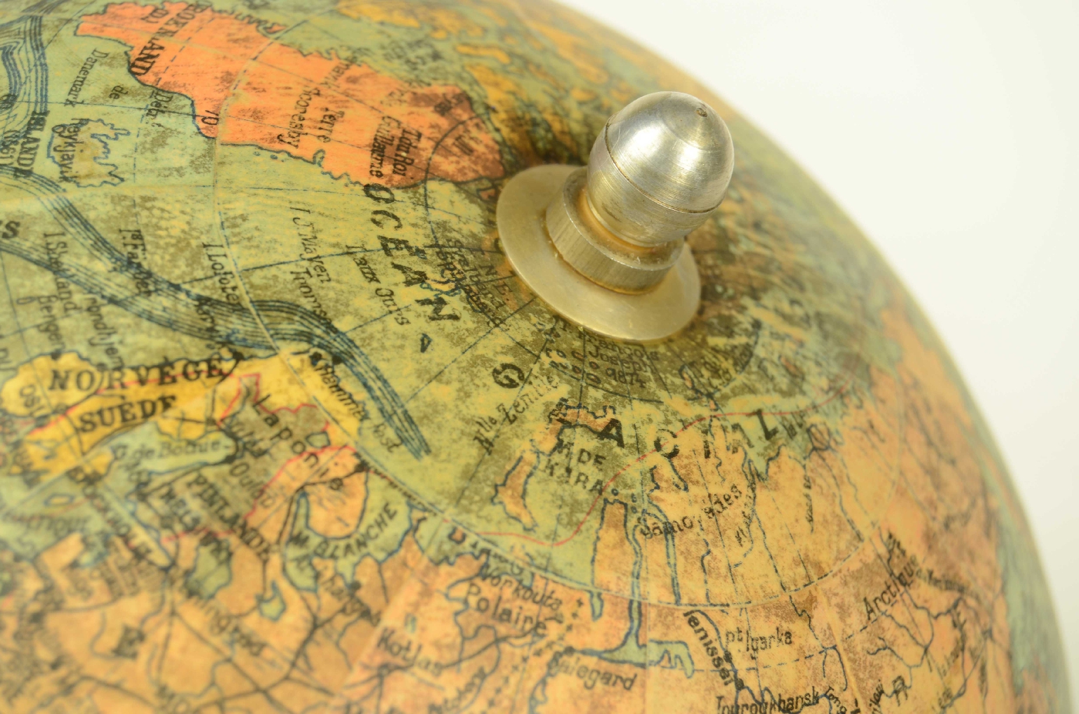 Antique globes-world maps/8561-Terrestrial Globe