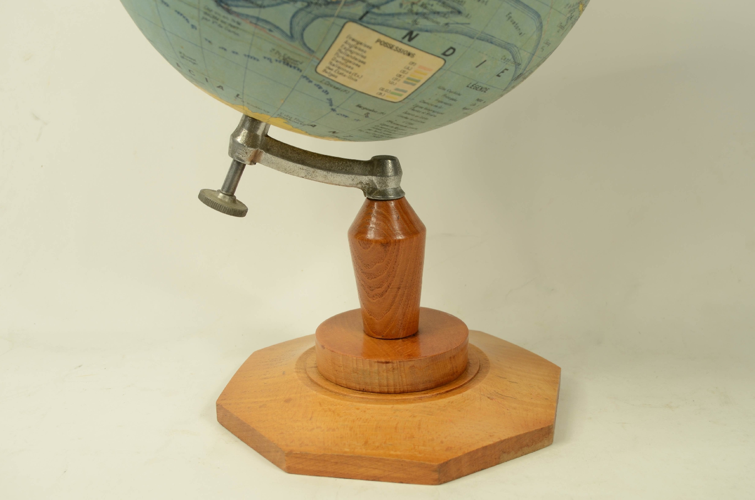 Antique globes-world maps/8563-Terrestrial Globe