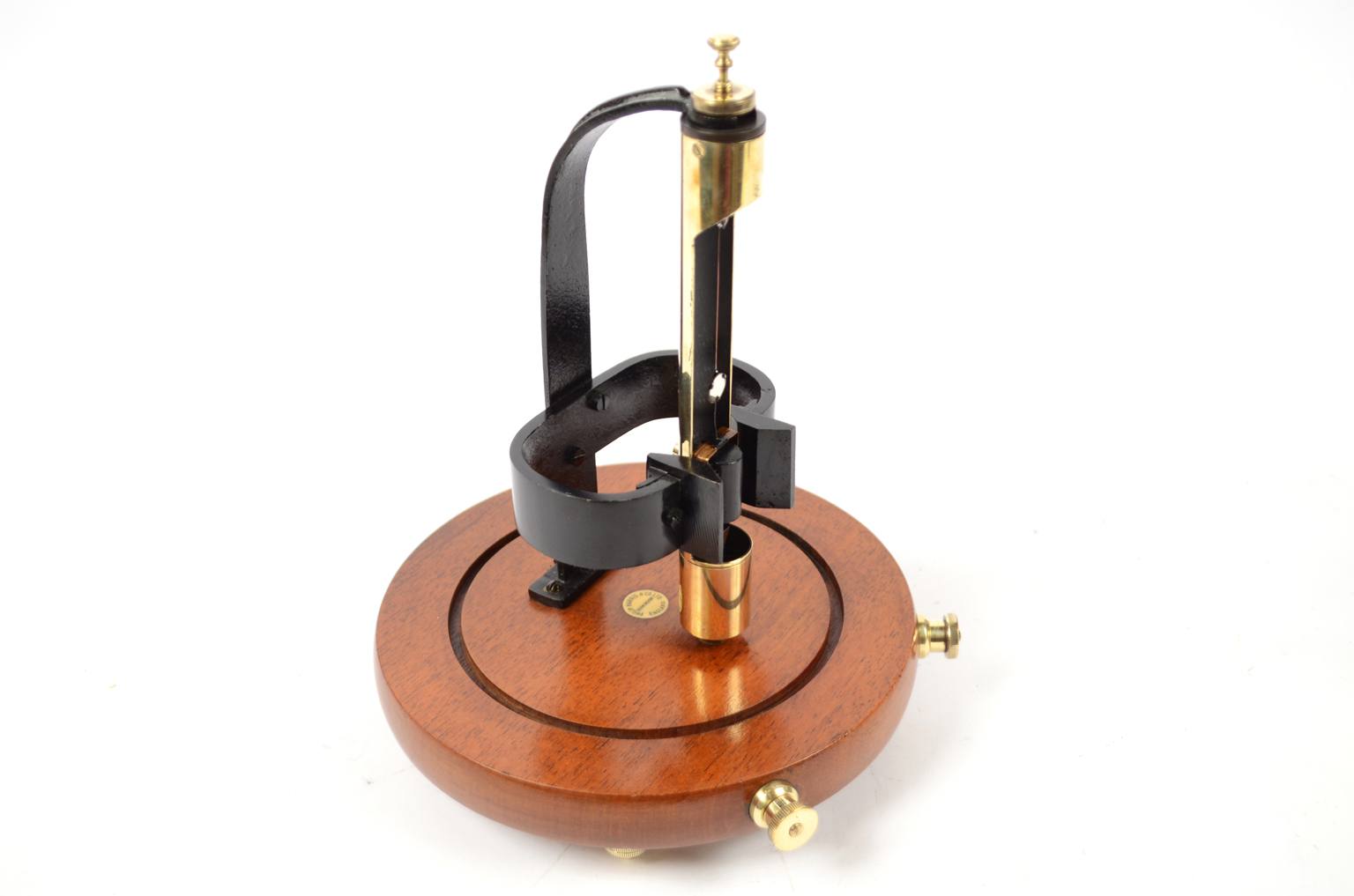Antique measuring instruments/A105A-Antique galvanometer