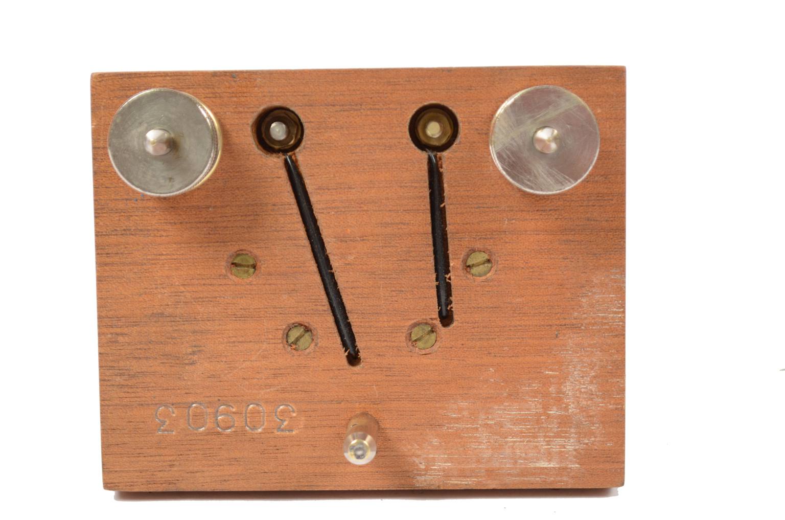 Strumenti di misura antichi/A45-Galvanometro a specchio