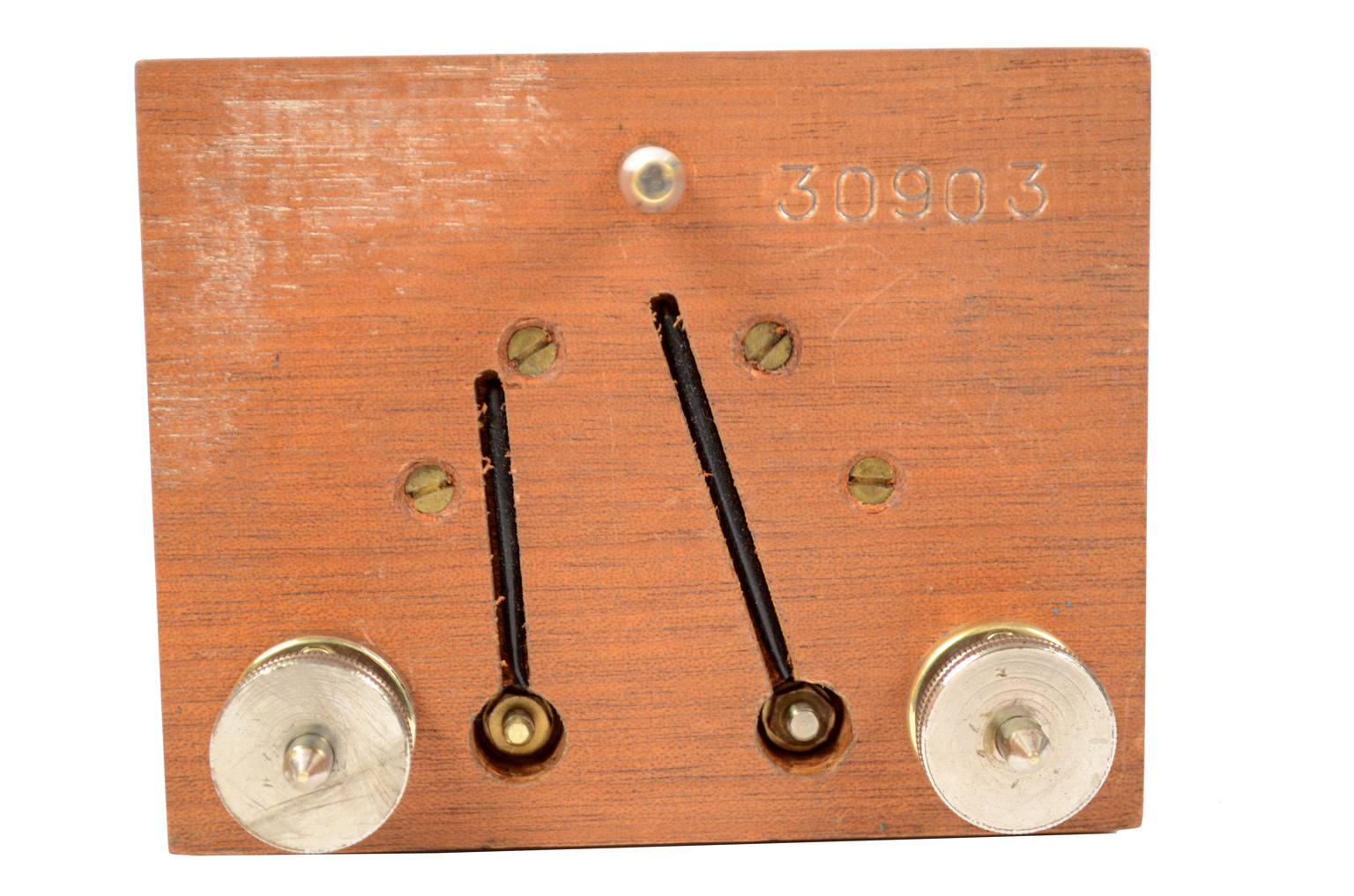 Strumenti di misura antichi/A45-Galvanometro a specchio