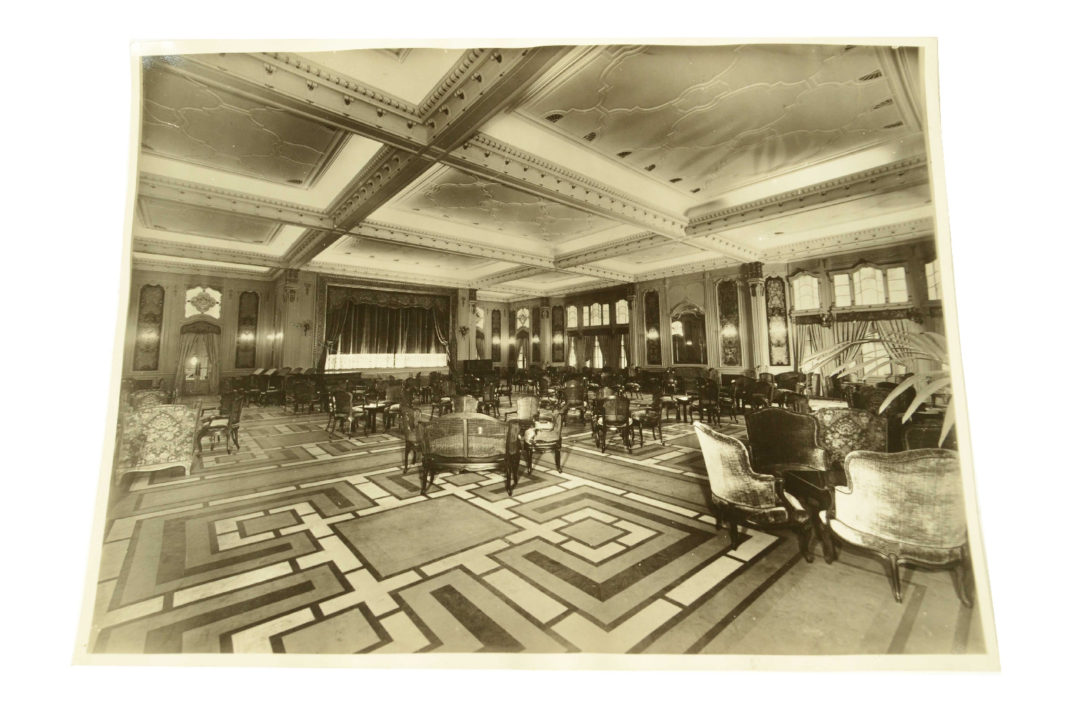 SS REX/R604-Photo of the Ballroom