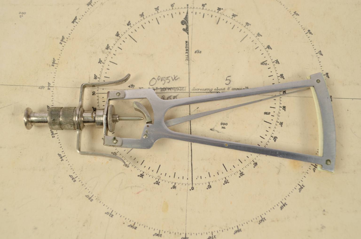 Old medical instruments/ocu1-Vintage tonometer