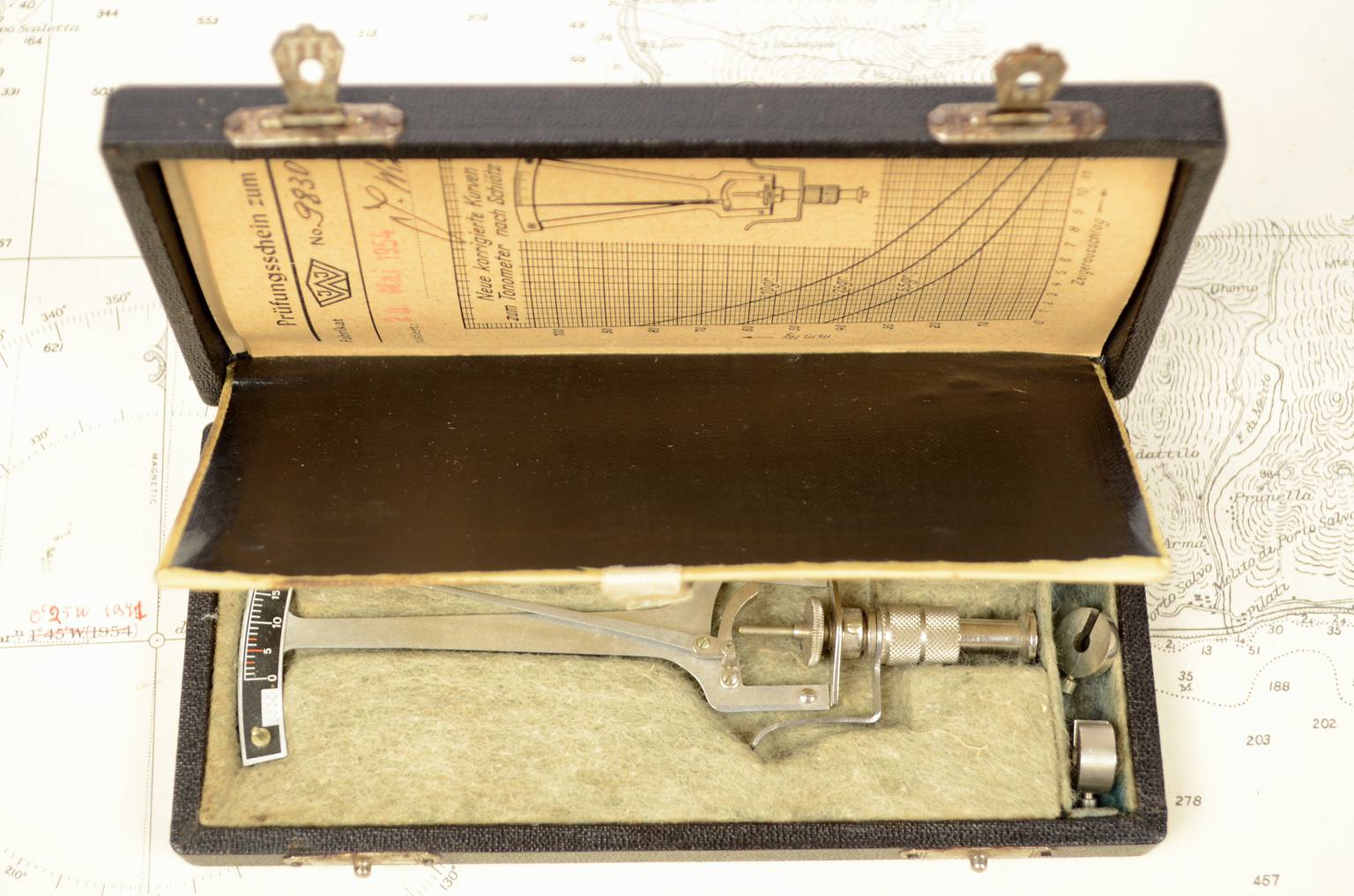 Old medical instruments/ocu16-Antique tonometer