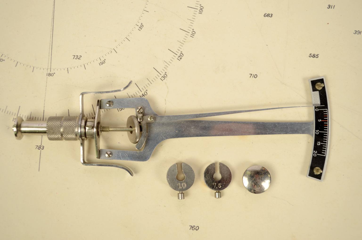 Old medical instruments/ocu16-Antique tonometer