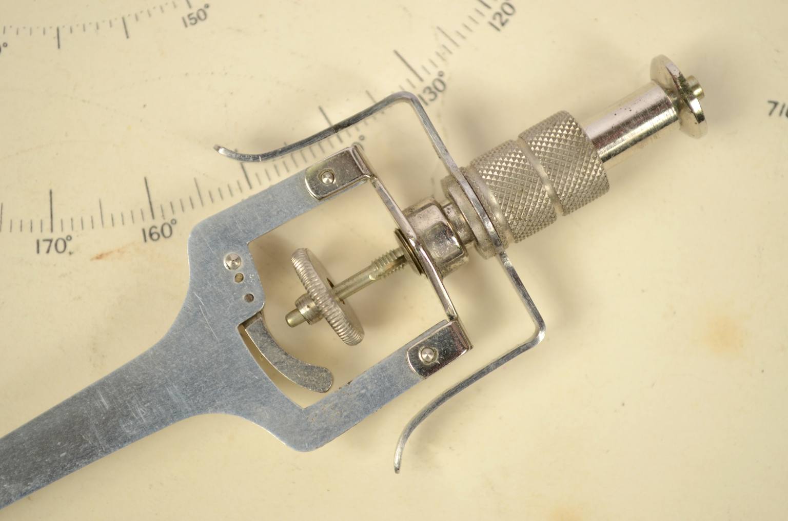 Old medical instruments/ocu16-Antique tonometer